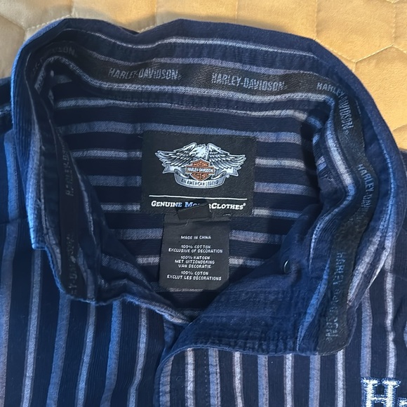 Men’s Harley Davidson long sleeve button down. - Picture 3 of 4